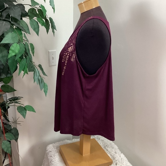 Mudd tank top woman’s size XL scoopneck maroonish purple with gold patte… - Picture 3 of 13